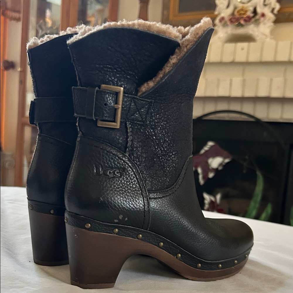 UGG Black Leather Boots with Brown Shearling - Picture 5 of 9